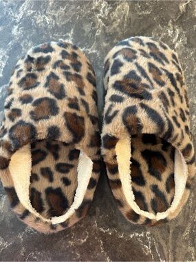 Women’s Size 10 Leopard Print Faux Fur Slip-On Slippers - Brown